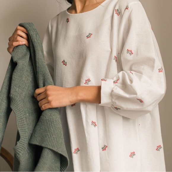 Wildflower embroidered Dress - Picture 1 of 8